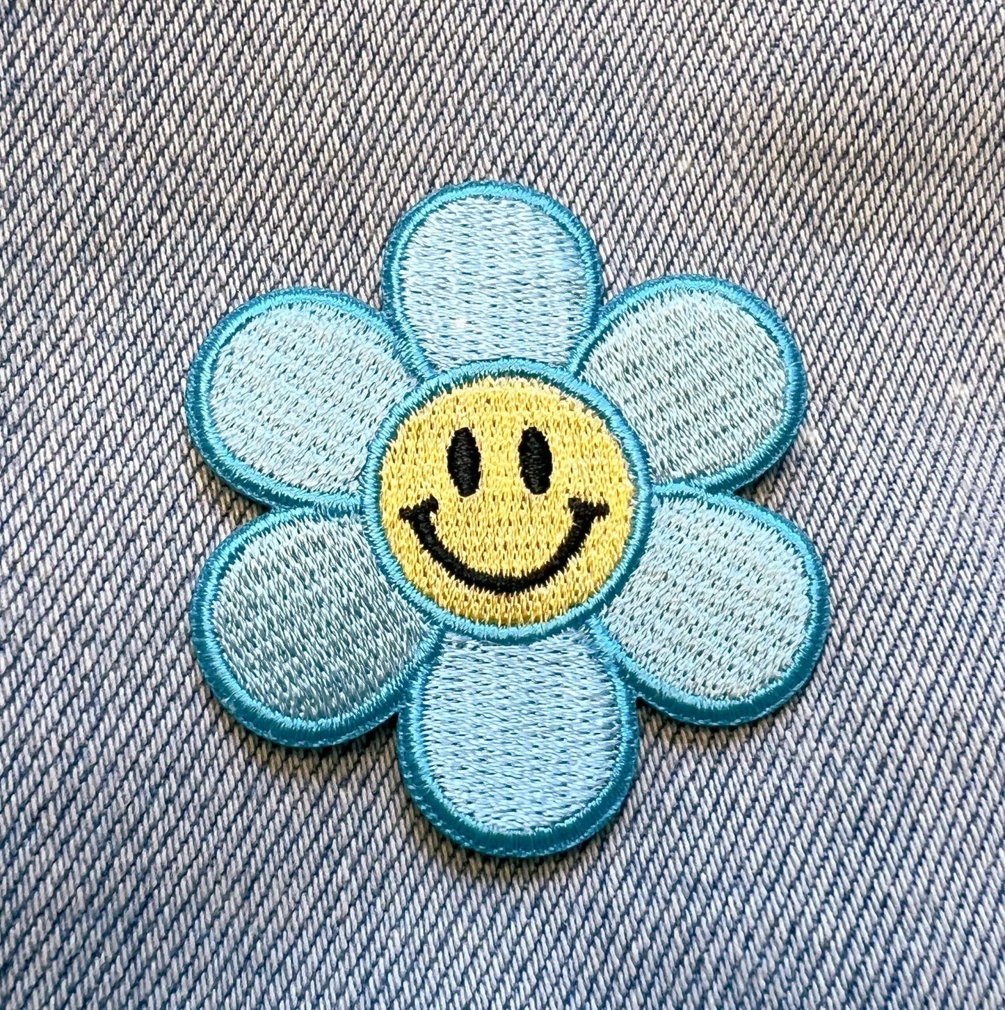 Smiley Daisy Patch:-Aqua