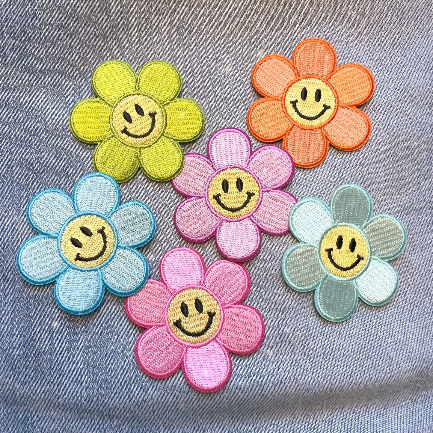 Smiley Daisy Patch:-Aqua