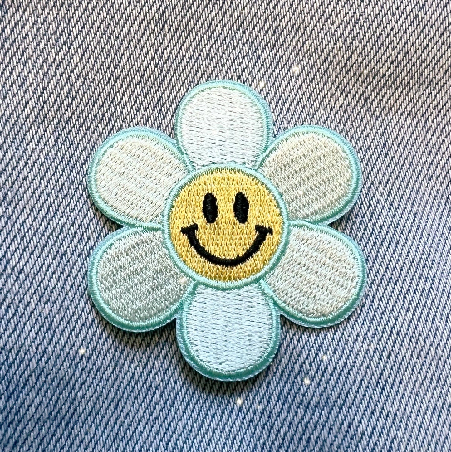 Smiley Daisy Patch:-Aqua